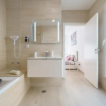 Eden Villa, With Jacuzzi And Ocean View 빌라 *